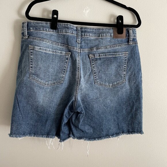 Maurices Sz 14 Distressed Denim Mid-Rise Button Fly Cutoff Boyfriend Jean Shorts - Picture 9 of 13